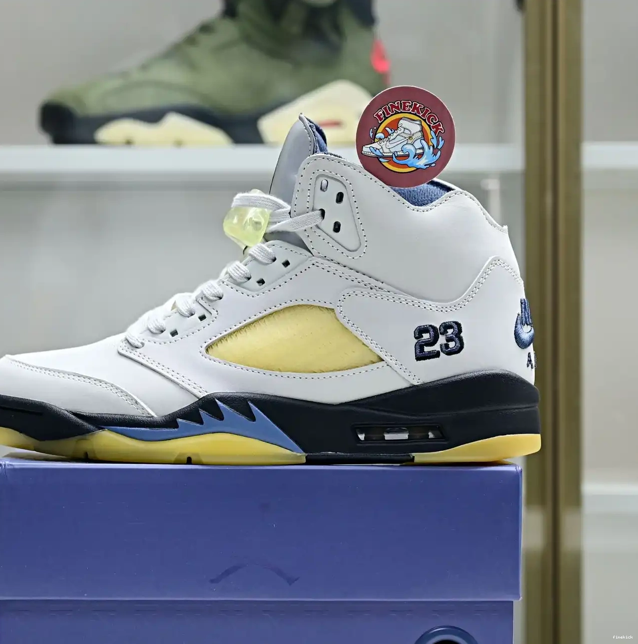 Air Jordan MANIÉRE 5"Photon MA Dust" A x 0417
